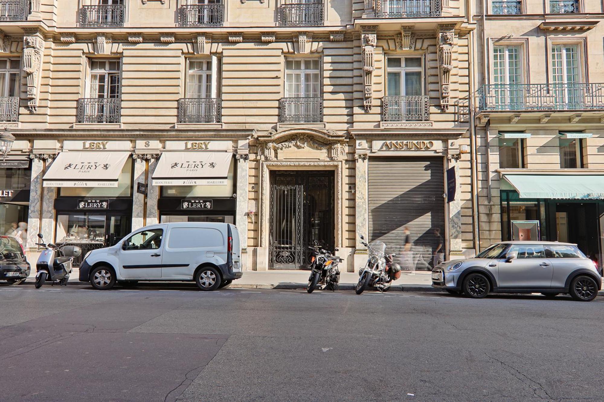 Quartier Rue De La Paix Free Netflix * Paris
